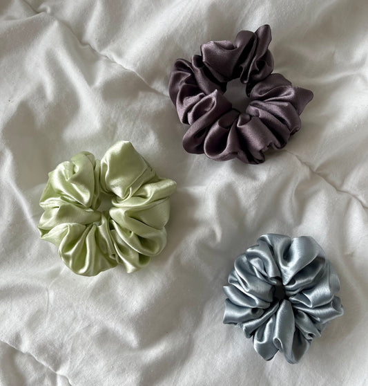 Silk Scrunchie in Cool Silver