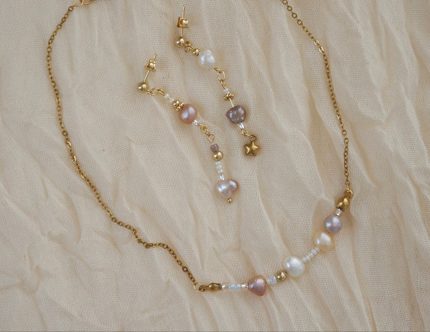 EVA PETITE Pastel Pearl Necklace