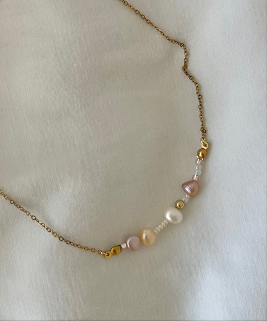 EVA PETITE Pastel Pearl Necklace