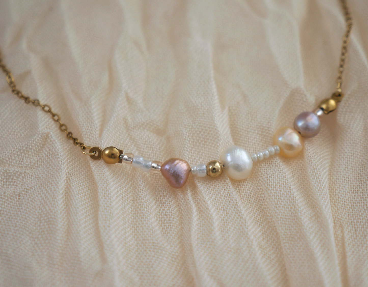 EVA PETITE Pastel Pearl Necklace